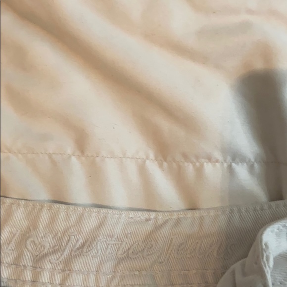 White justice shorts - Picture 2 of 3
